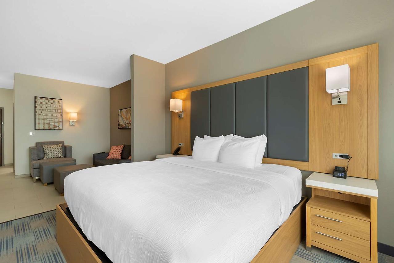 La Quinta Inn & Suites By Wyndham Coralville Iowa City المظهر الخارجي الصورة