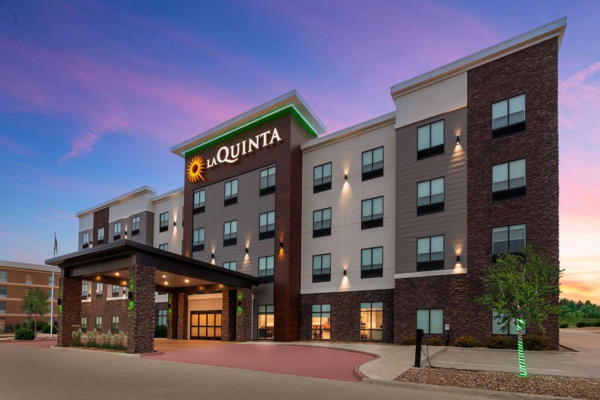La Quinta Inn & Suites By Wyndham Coralville Iowa City المظهر الخارجي الصورة